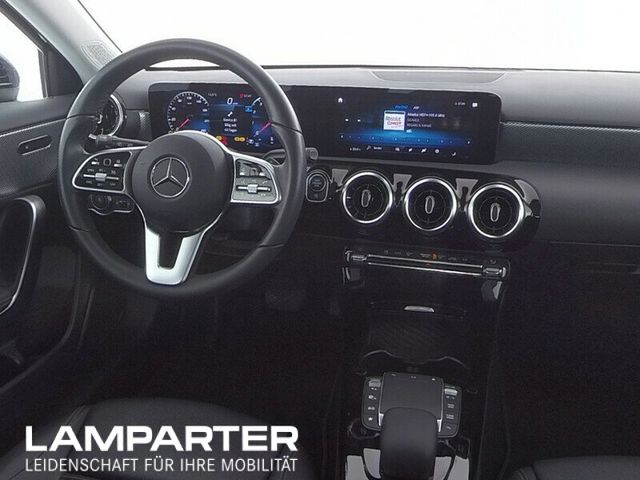 Fahrzeugabbildung Mercedes-Benz A 180 PRO/AUT-7G/NAV/SPUR/TEMP/PTS/KAM/SH/SpP/BC