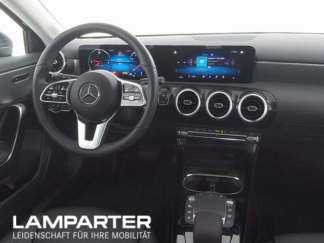 Fahrzeugabbildung Mercedes-Benz A 180 PRO/AUT-7G/NAV/SPUR/TEMP/PTS/SH/SpP/L&S/BC