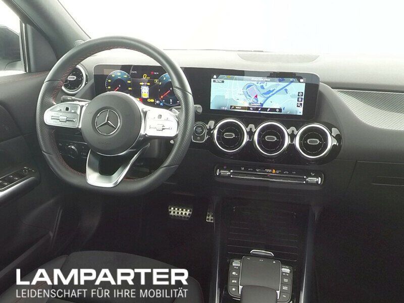 Fahrzeugabbildung Mercedes-Benz GLA 180 AMG/AUT-7G/COM/LED/SPU/PTS/SH/SpP/AFA/