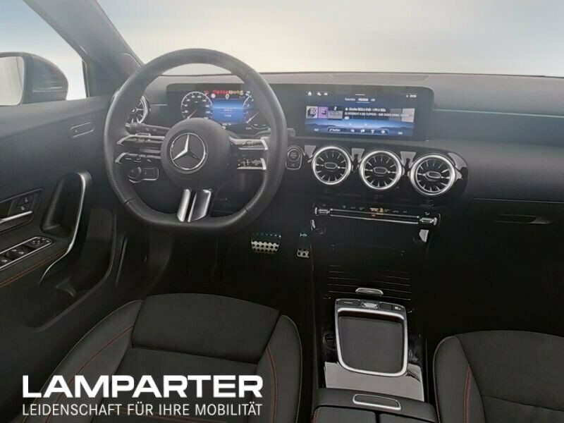 Fahrzeugabbildung Mercedes-Benz A 180 AMG/ AUT-7G/NAV/LED/WP/KEY/AMB/LORD/KAM/SH